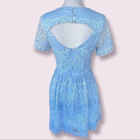 Aina Be Blue‎ Lace Open Back Dress - Picture 2 of 7